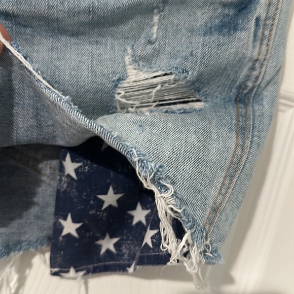 Old Navy Stars & Stripes Light Wash Denim Short Size 6 - Picture 3 of 7